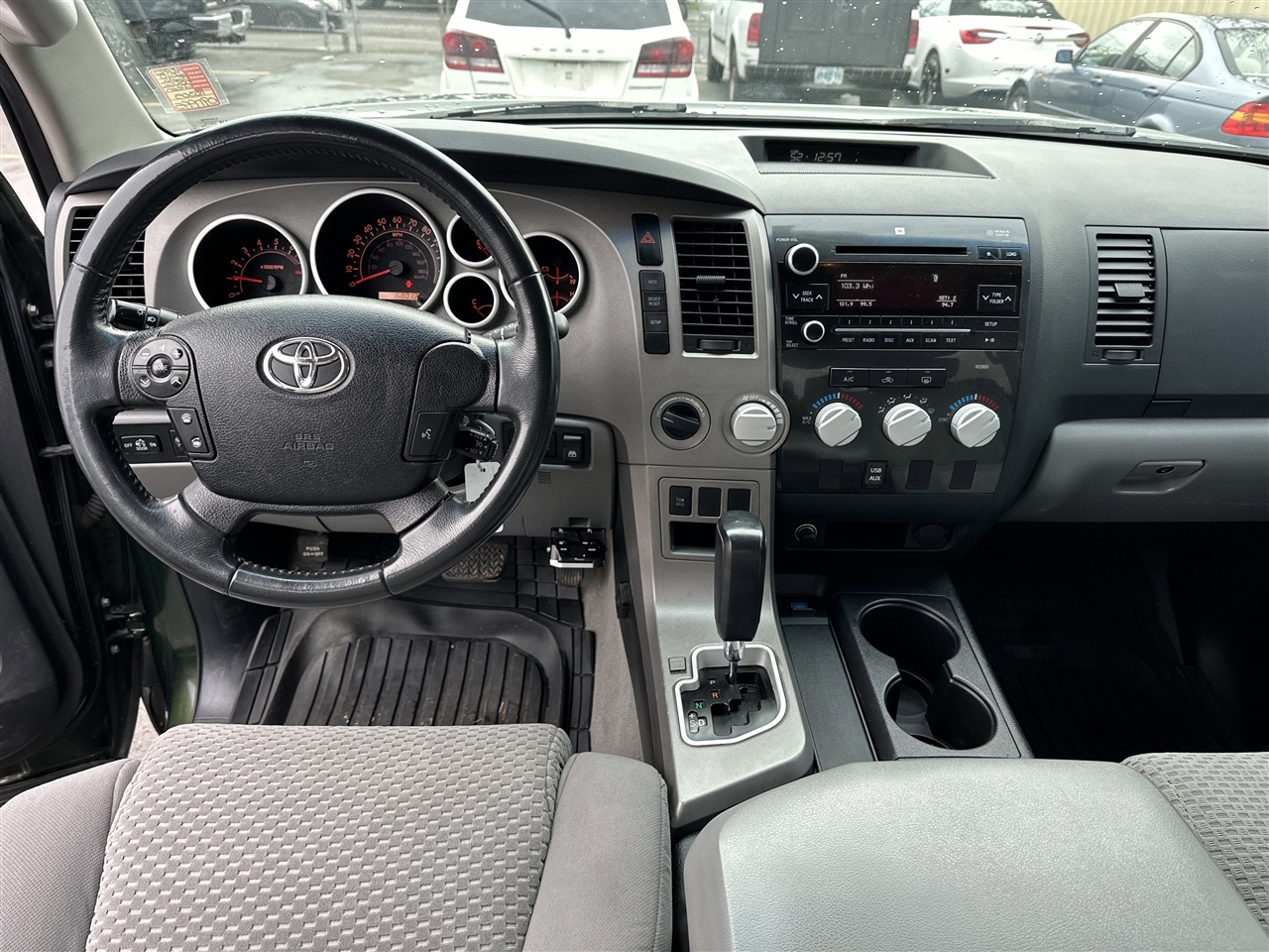 Toyota Tundra Tundra-Grade CrewMax 5.7L 4WD 2010