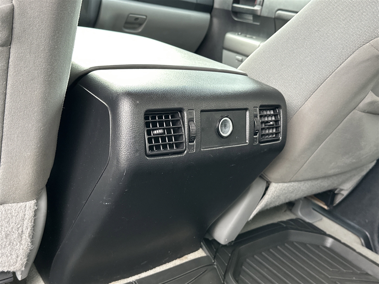 Toyota Tundra Tundra-Grade CrewMax 5.7L 4WD 2010