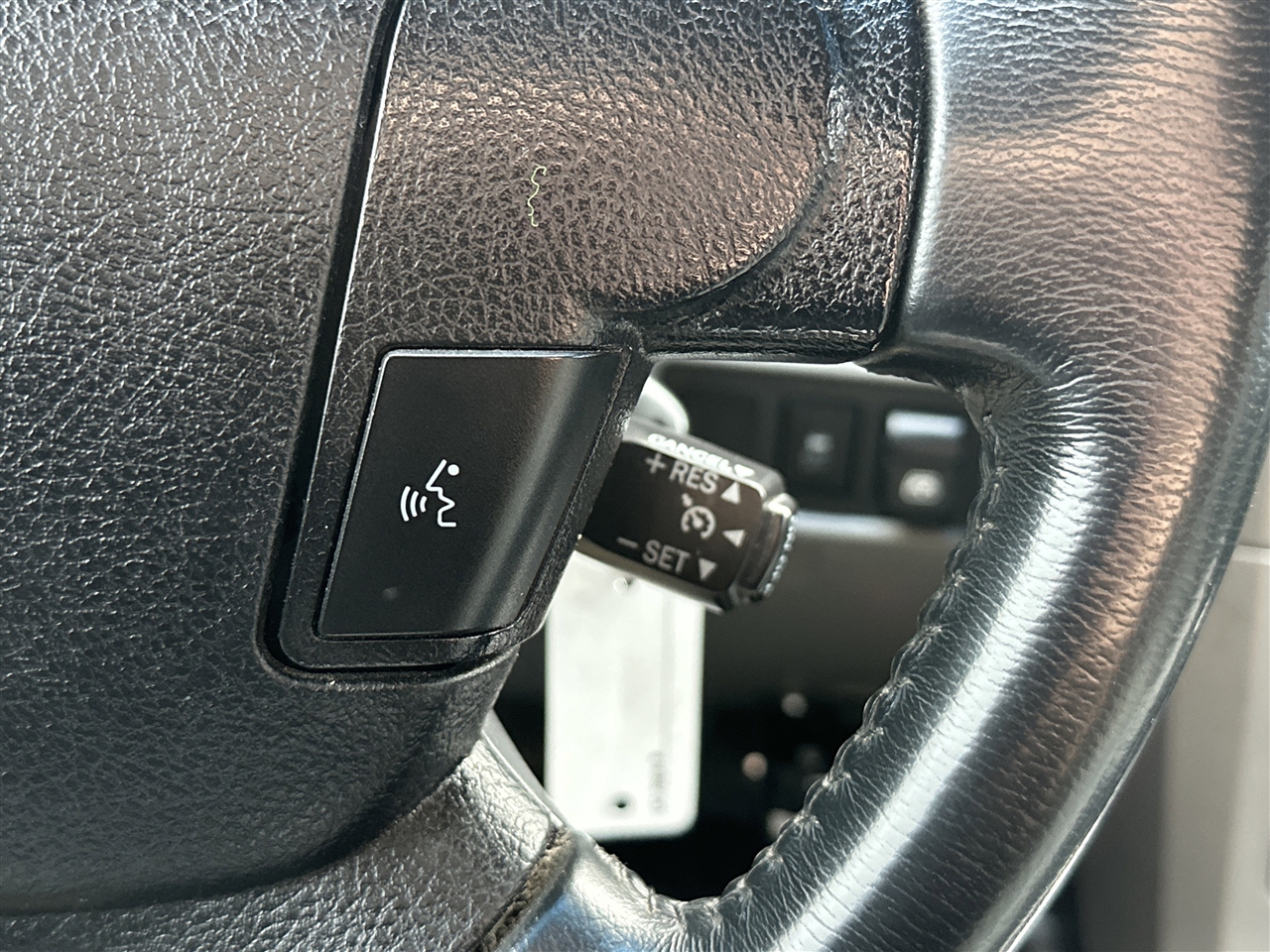 Toyota Tundra Tundra-Grade CrewMax 5.7L 4WD 2010