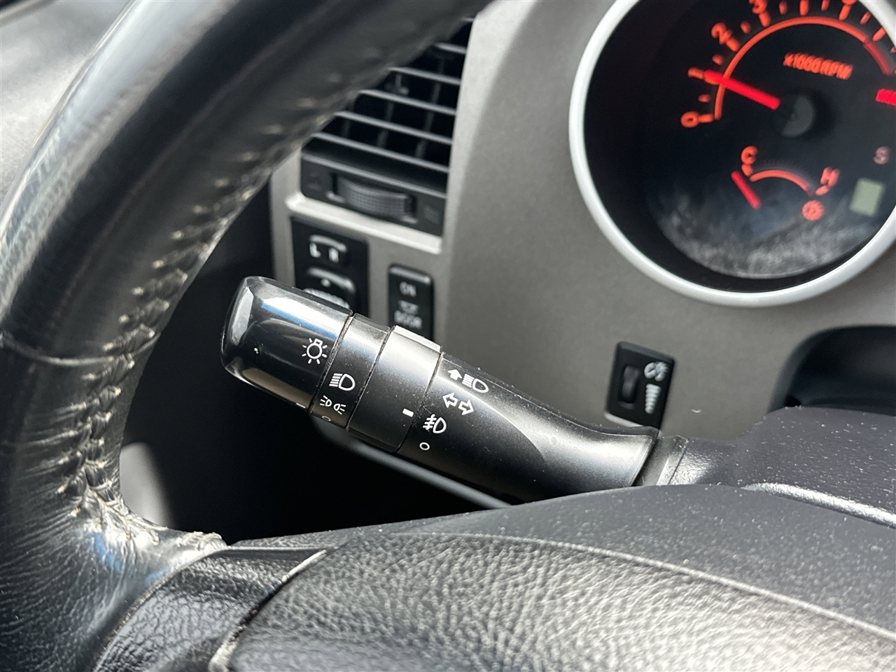 Toyota Tundra Tundra-Grade CrewMax 5.7L 4WD 2010