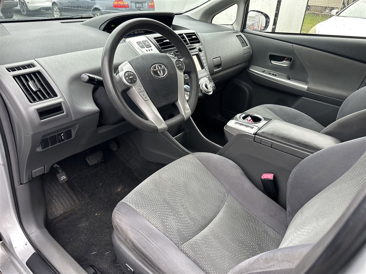 Toyota Prius V Five 2012