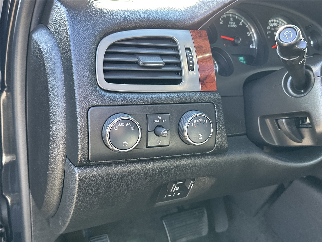 Chevrolet Suburban LTZ 1500 4WD 2013