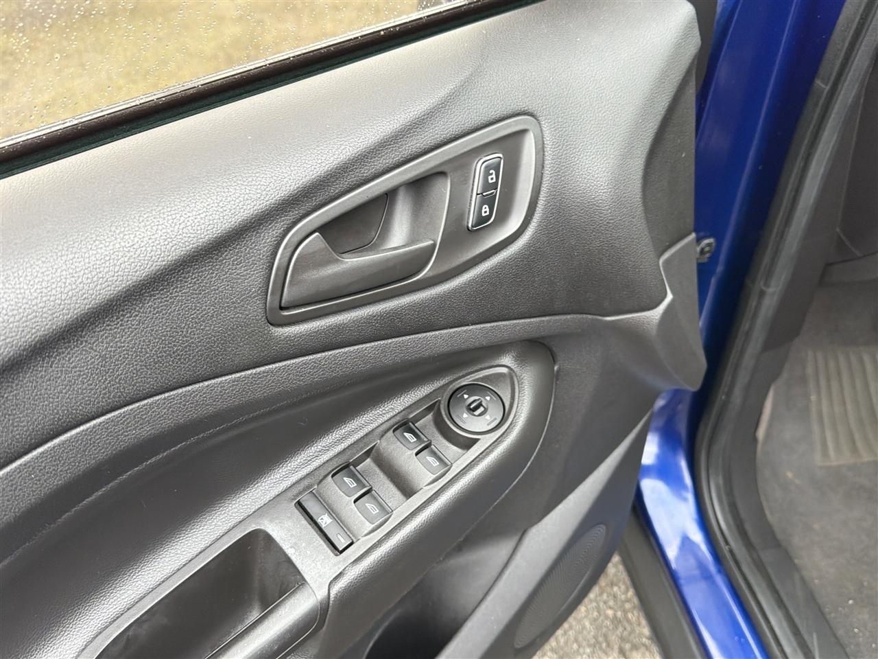 Ford Escape S FWD 2014