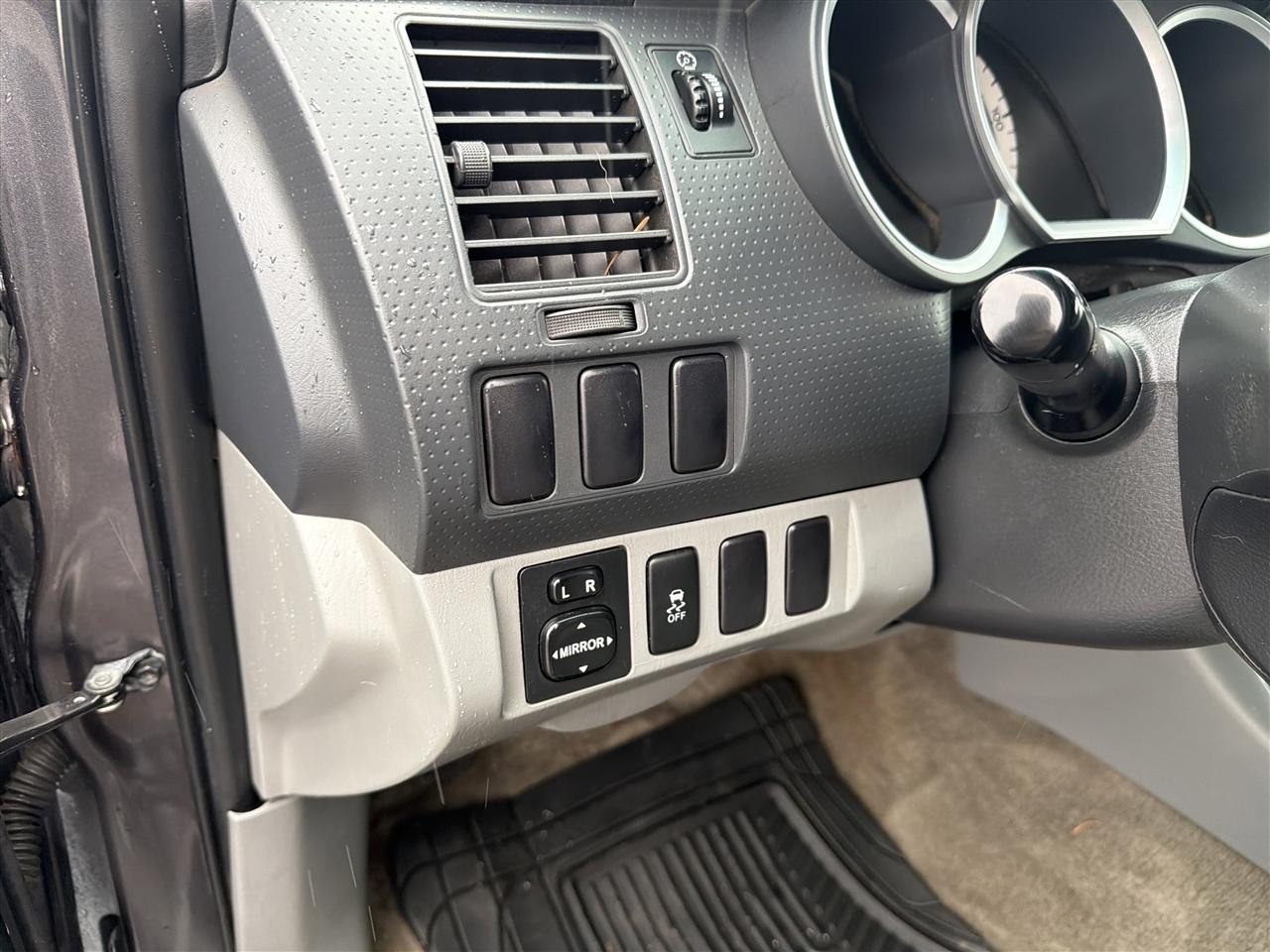 Toyota Tacoma Double Cab Auto 2WD 2011