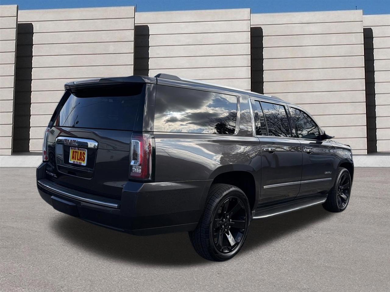 GMC Yukon XL Denali 4WD 2017