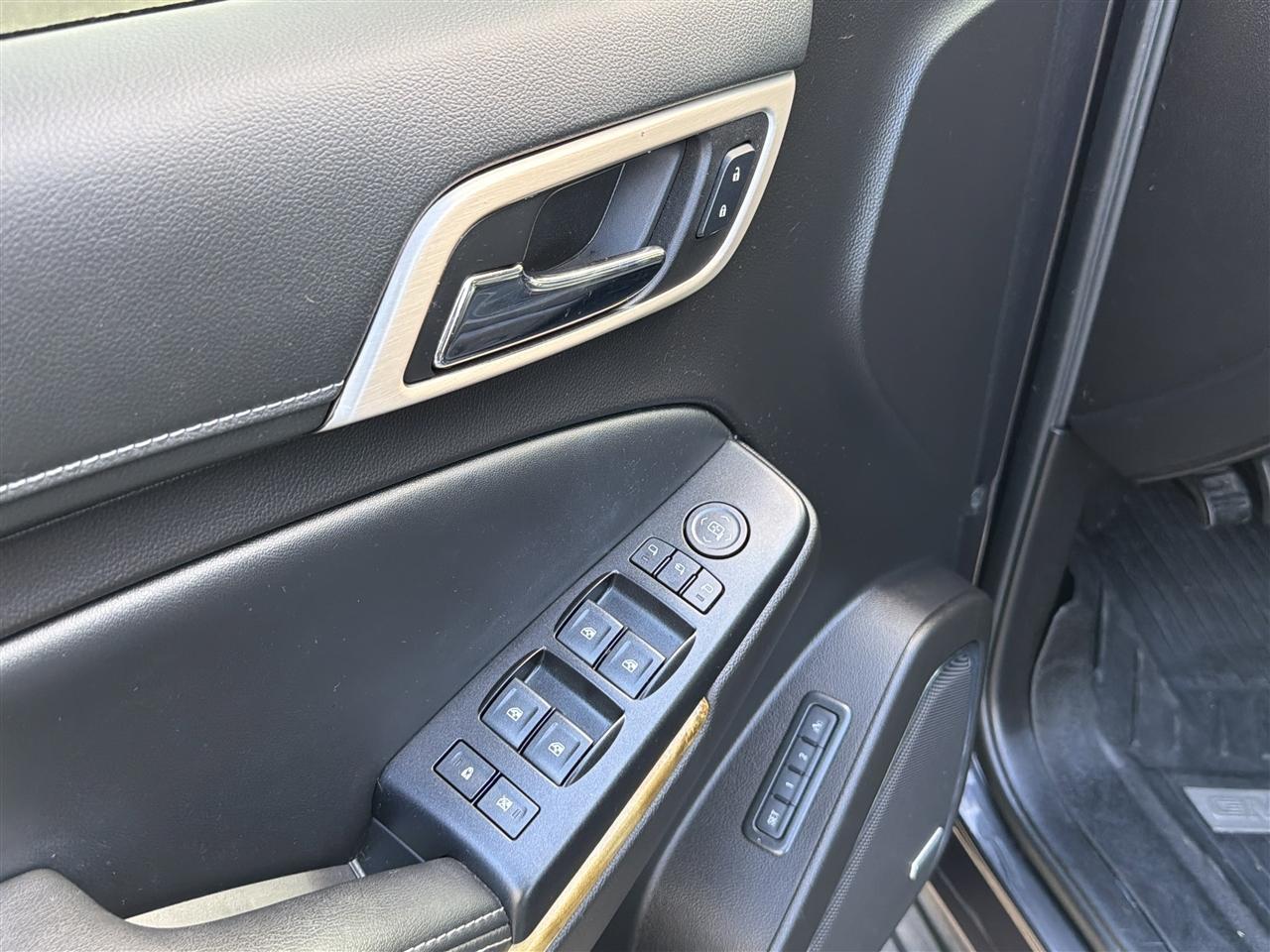 GMC Yukon XL Denali 4WD 2017