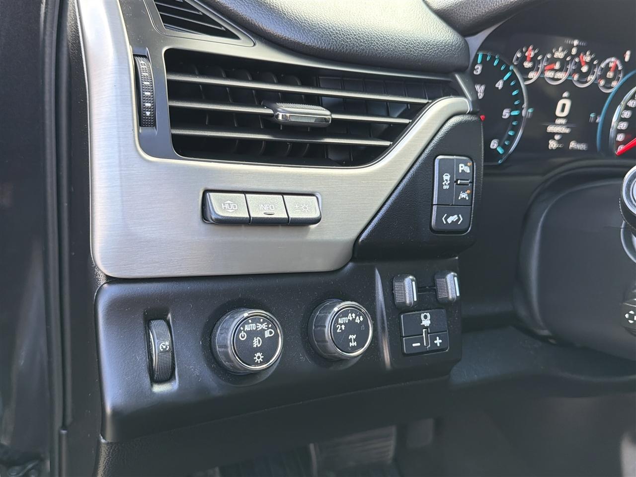 GMC Yukon XL Denali 4WD 2017