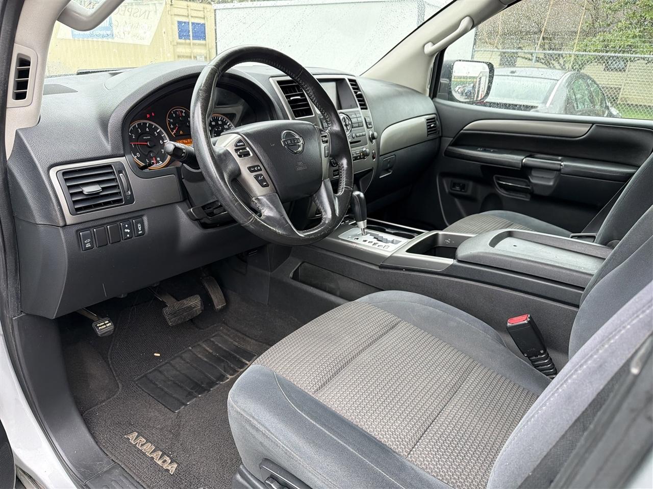 Nissan Armada SV 4WD 2014