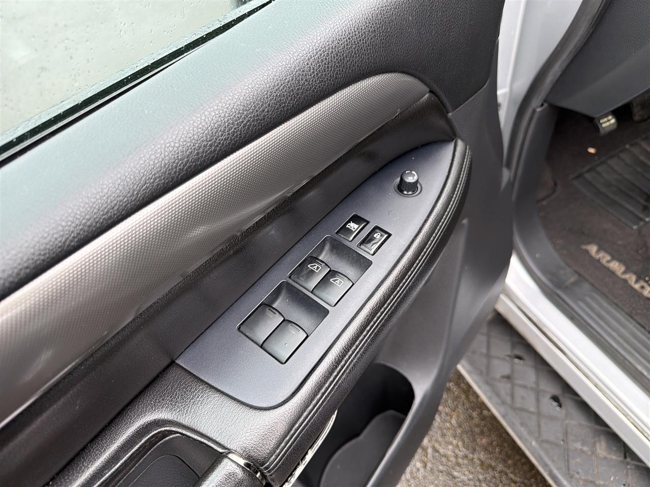 Nissan Armada SV 4WD 2014