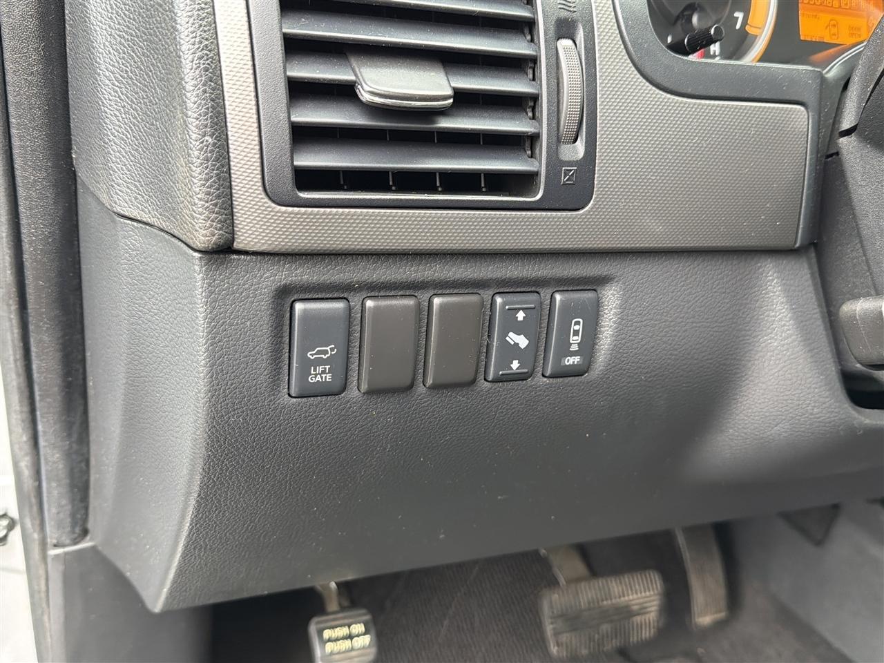 Nissan Armada SV 4WD 2014