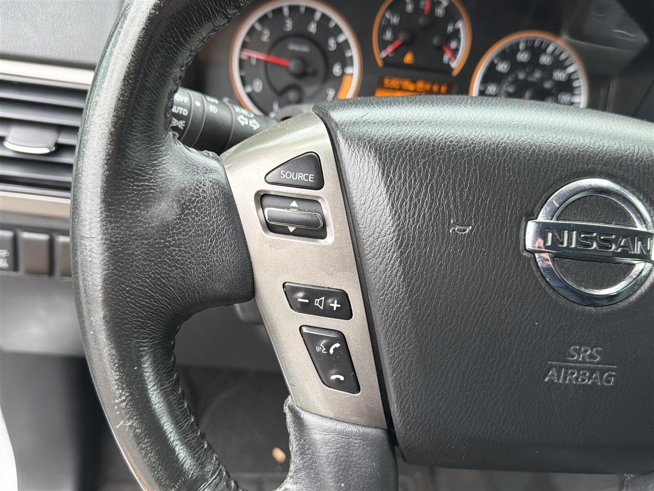 Nissan Armada SV 4WD 2014