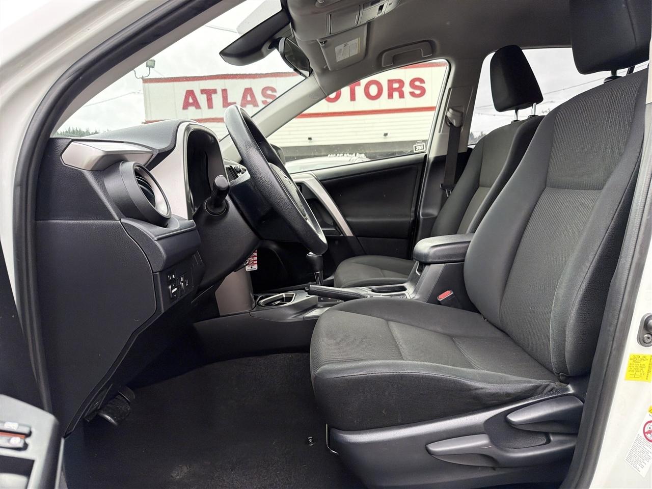 Toyota RAV4 LE FWD 2017