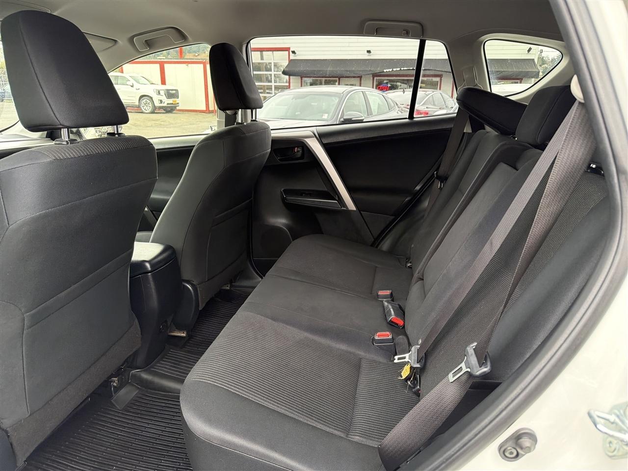 Toyota RAV4 LE FWD 2017