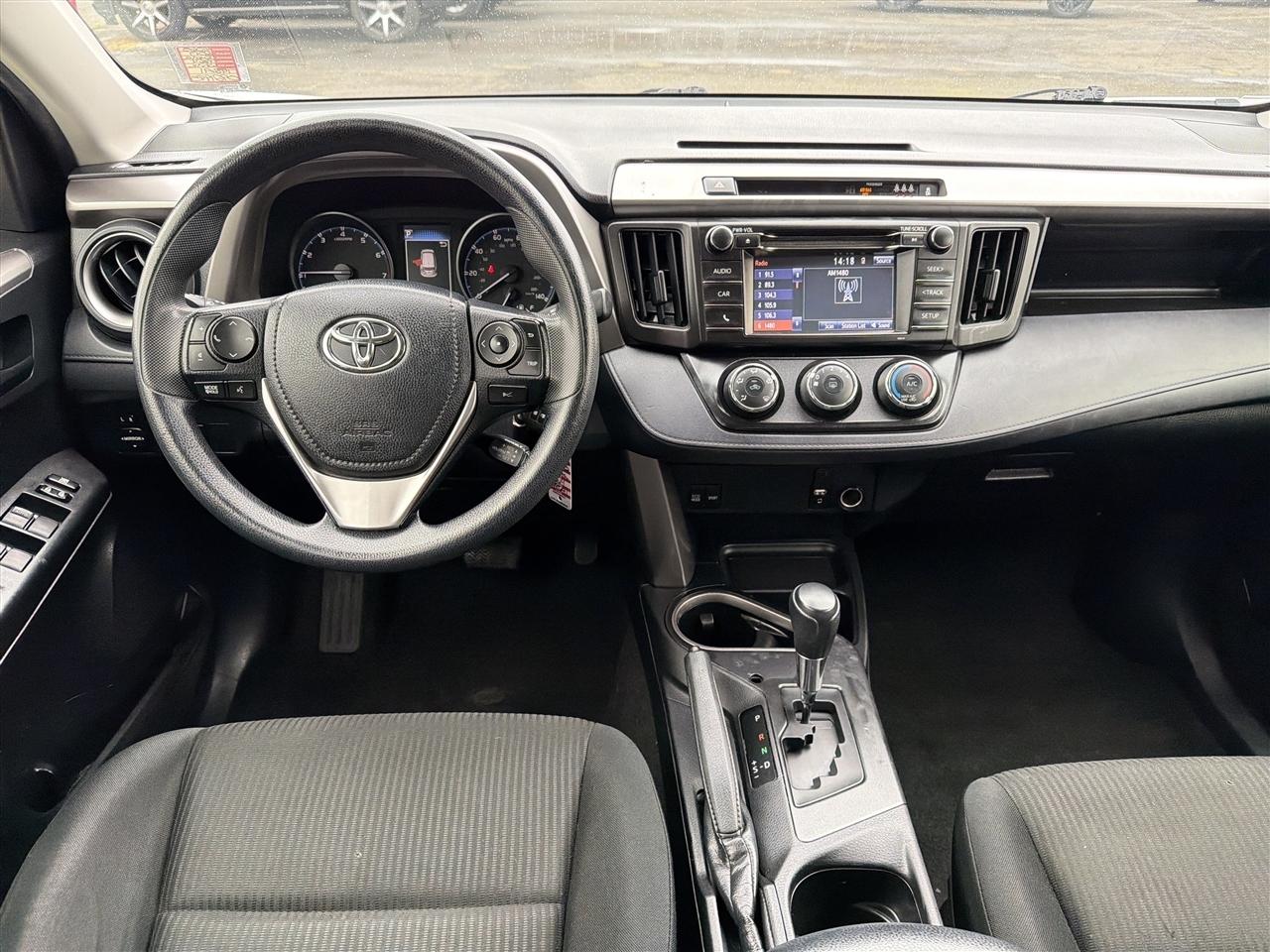 Toyota RAV4 LE FWD 2017