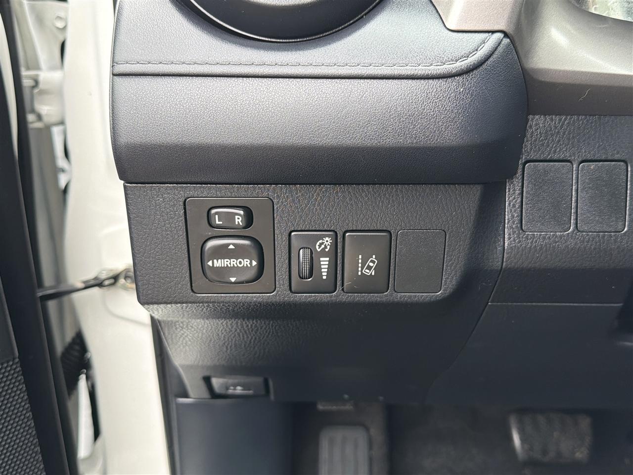 Toyota RAV4 LE FWD 2017