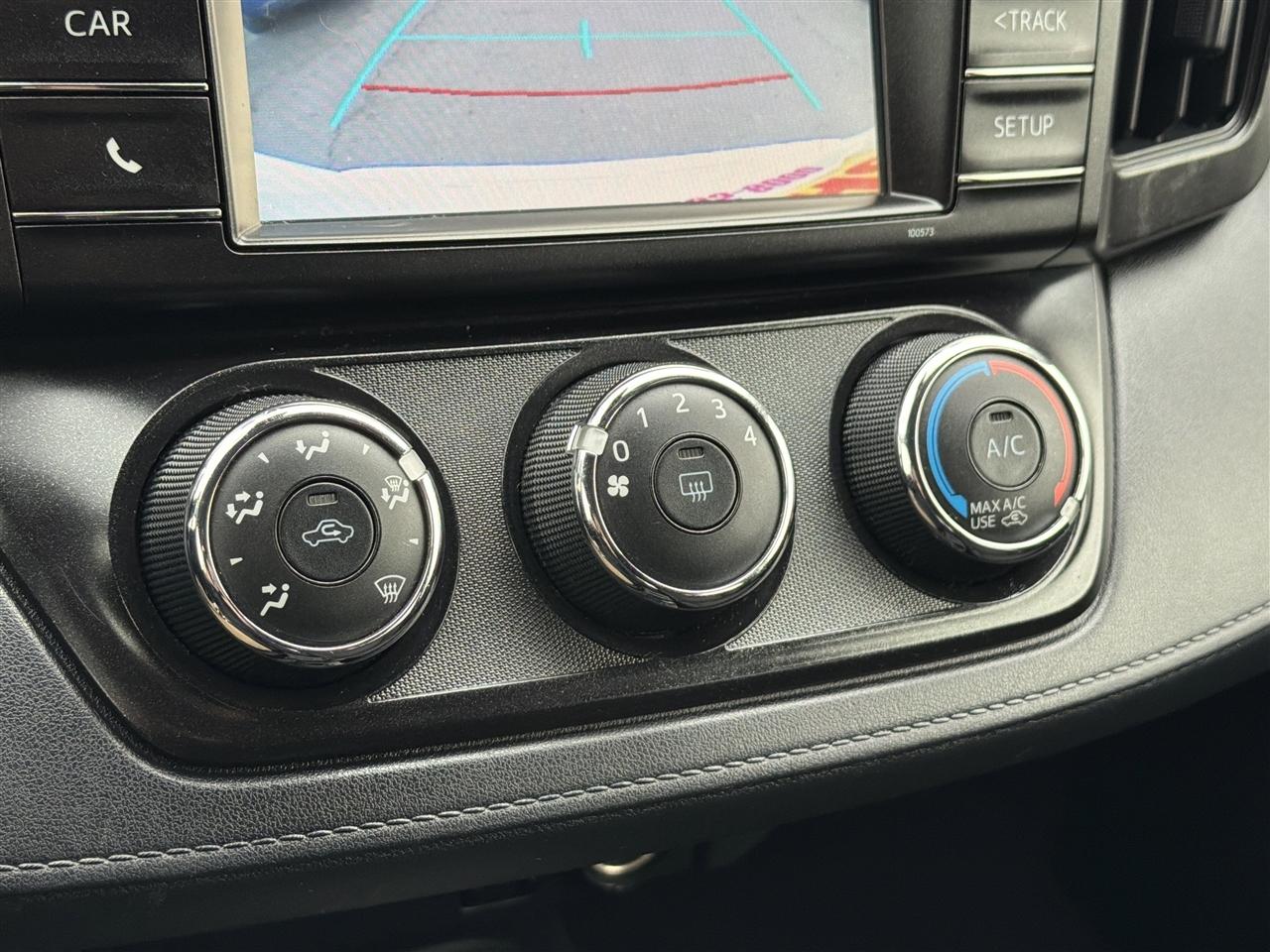 Toyota RAV4 LE FWD 2017