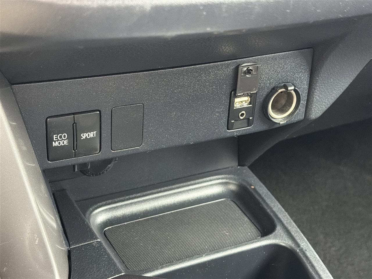 Toyota RAV4 LE FWD 2017