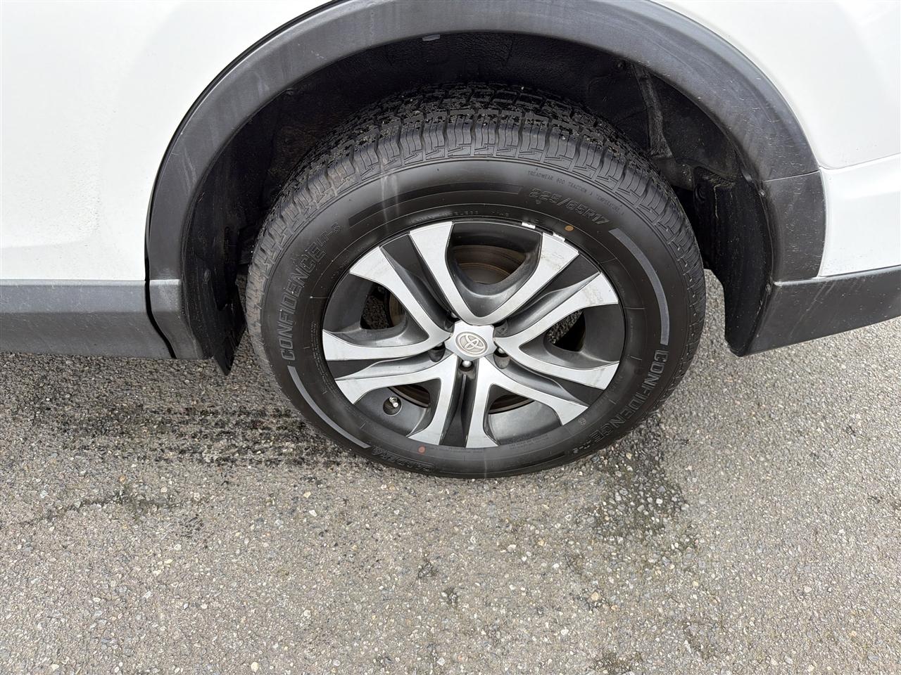 Toyota RAV4 LE FWD 2017