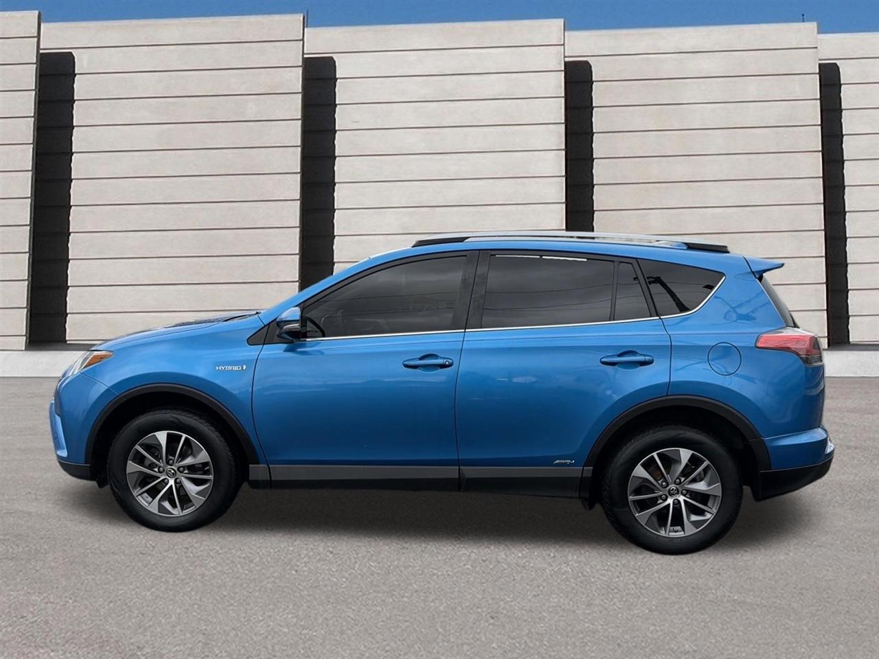 Toyota RAV4 Hybrid XLE 2017