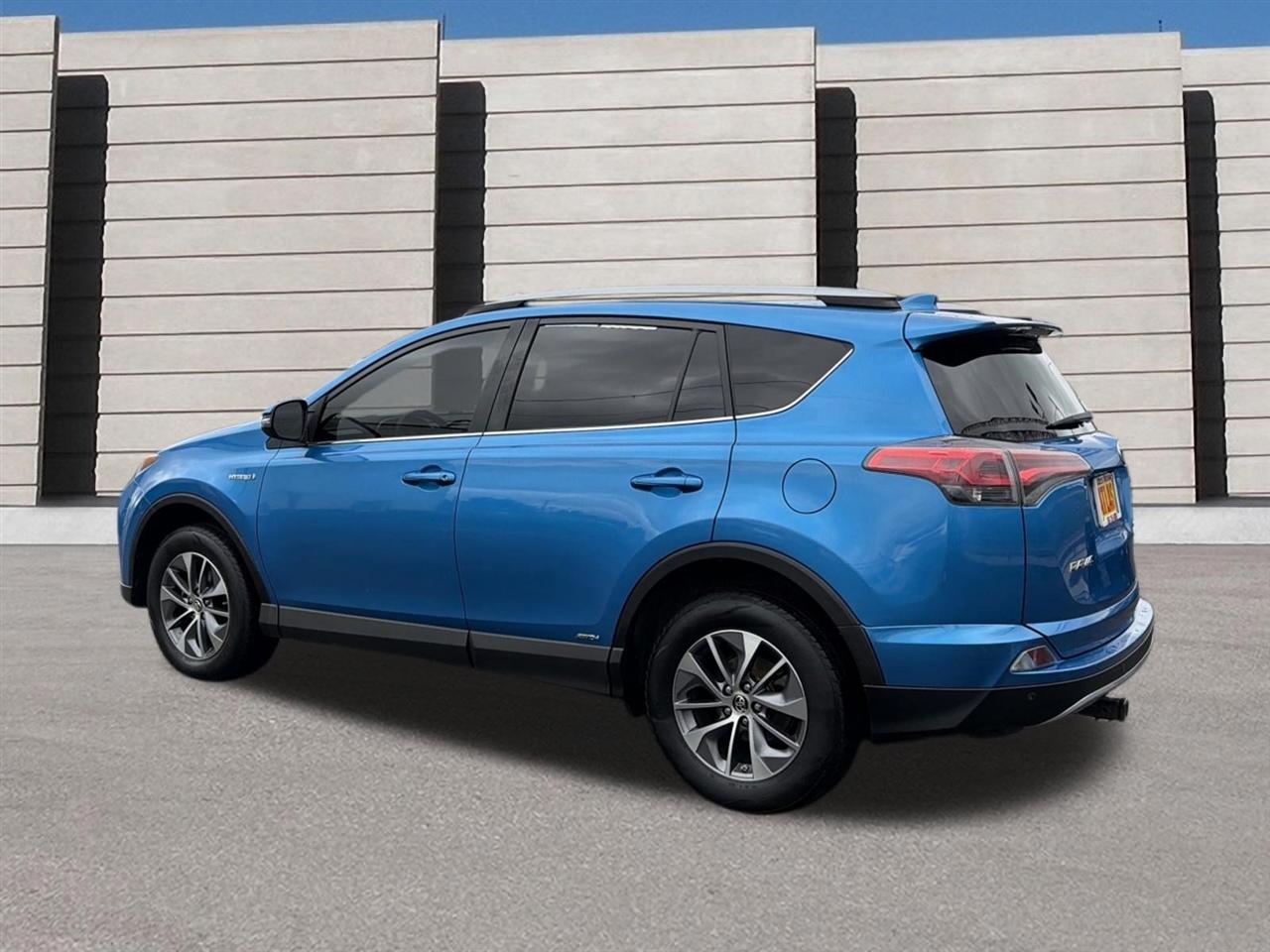 Toyota RAV4 Hybrid XLE 2017