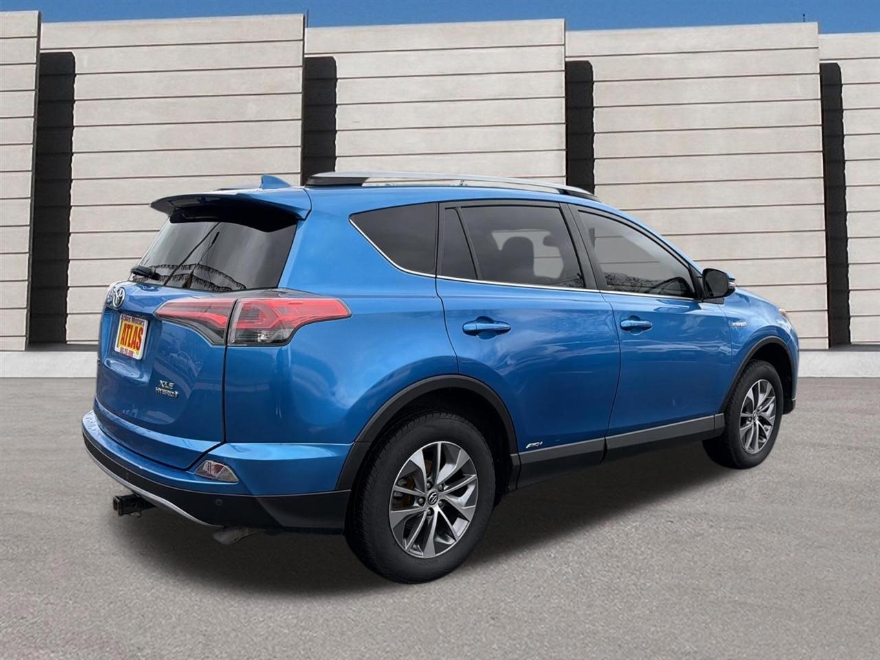 Toyota RAV4 Hybrid XLE 2017