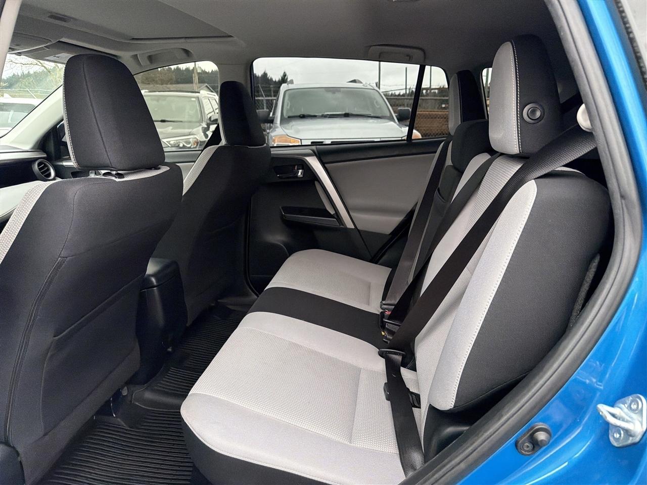 Toyota RAV4 Hybrid XLE 2017