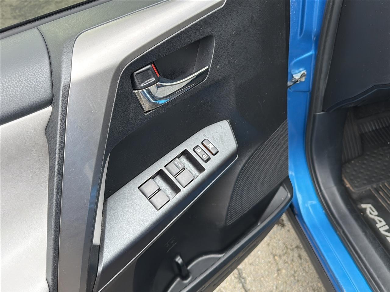 Toyota RAV4 Hybrid XLE 2017