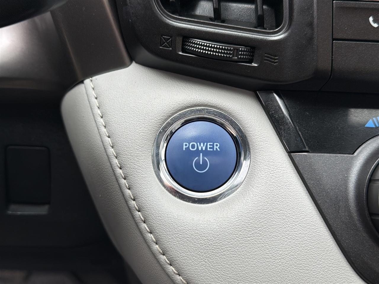 Toyota RAV4 Hybrid XLE 2017