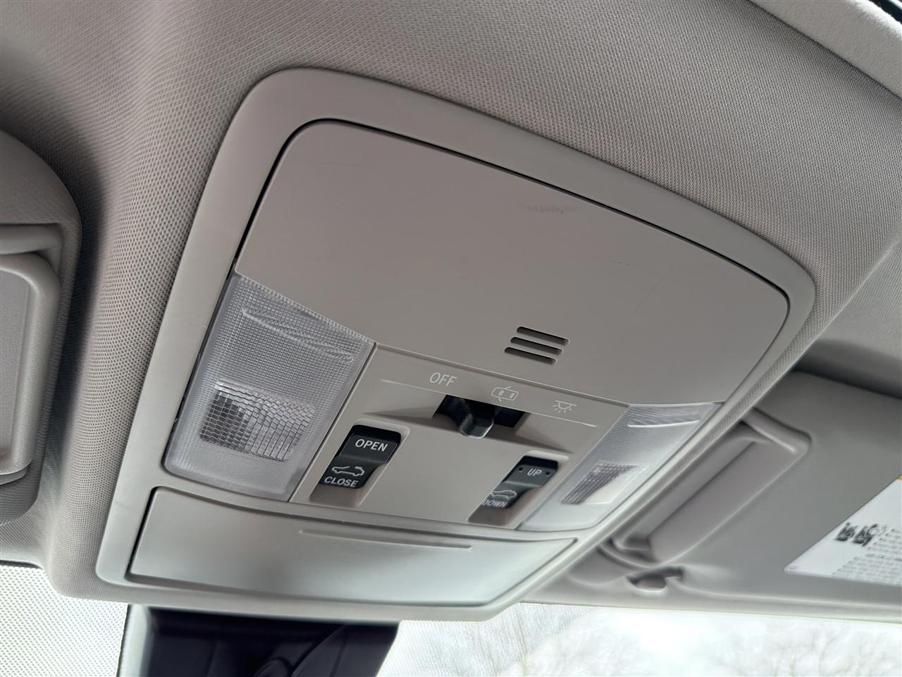 Toyota RAV4 Hybrid XLE 2017