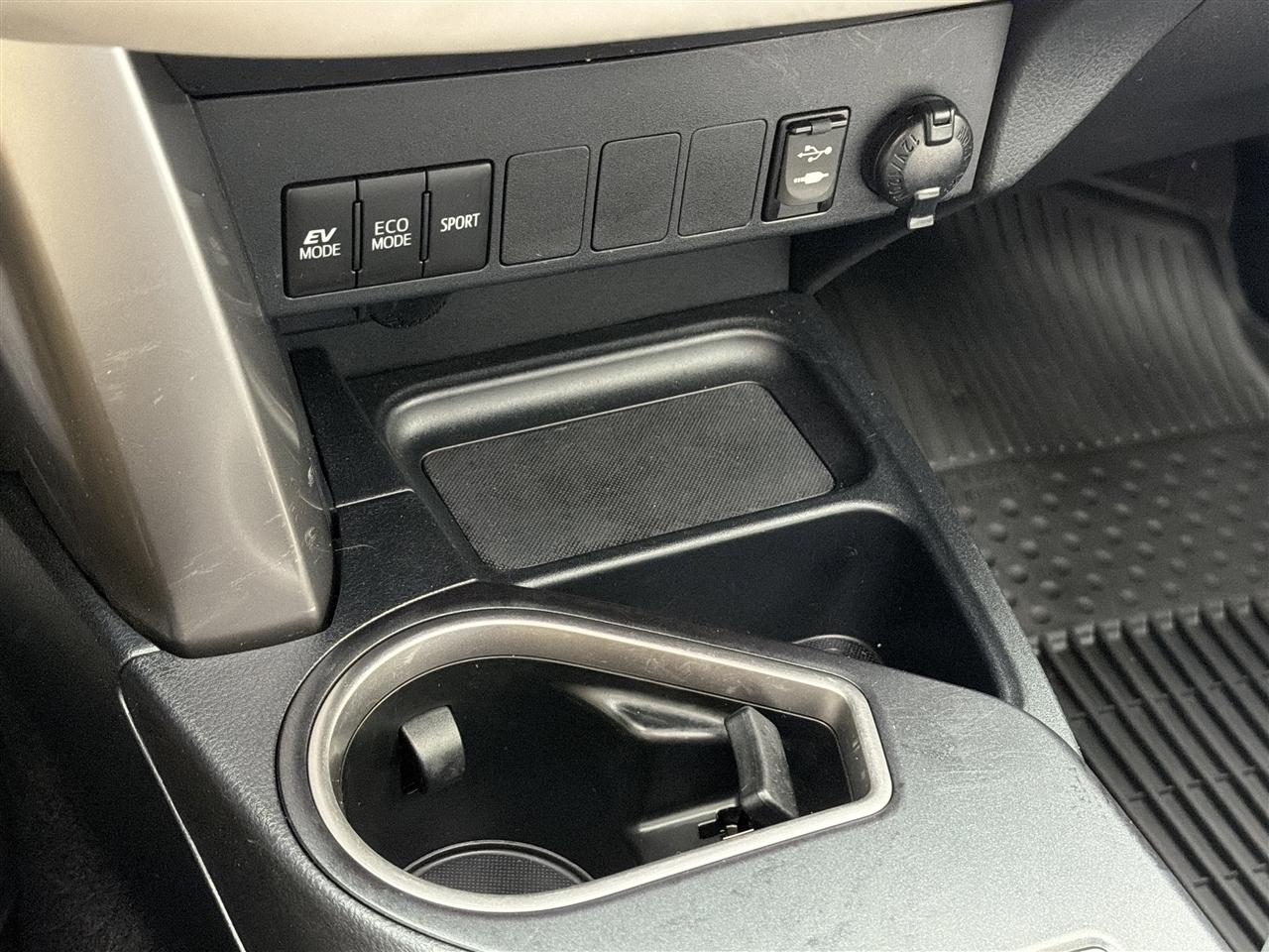 Toyota RAV4 Hybrid XLE 2017