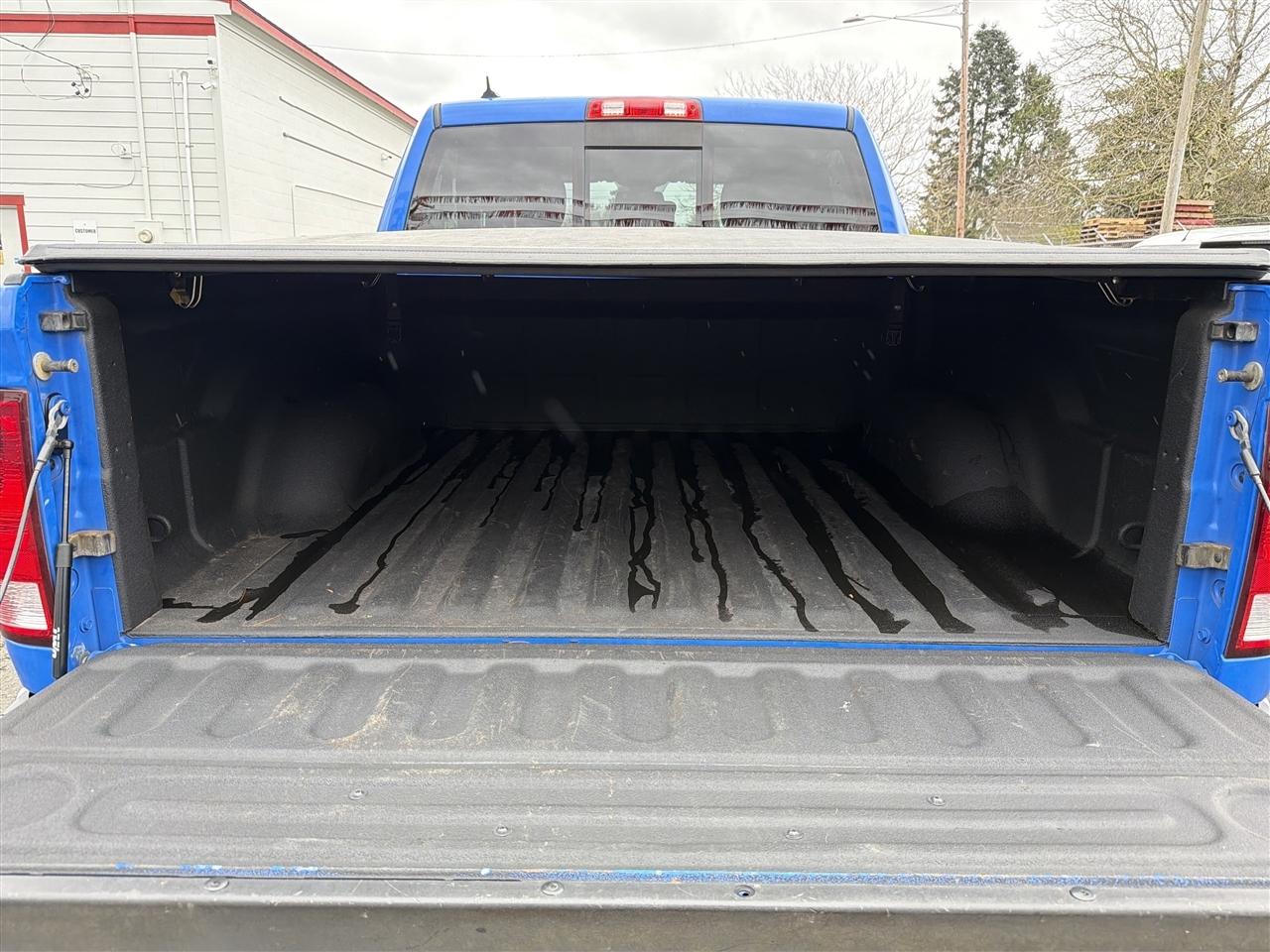 RAM 1500 SLT Crew Cab SWB 4WD 2015