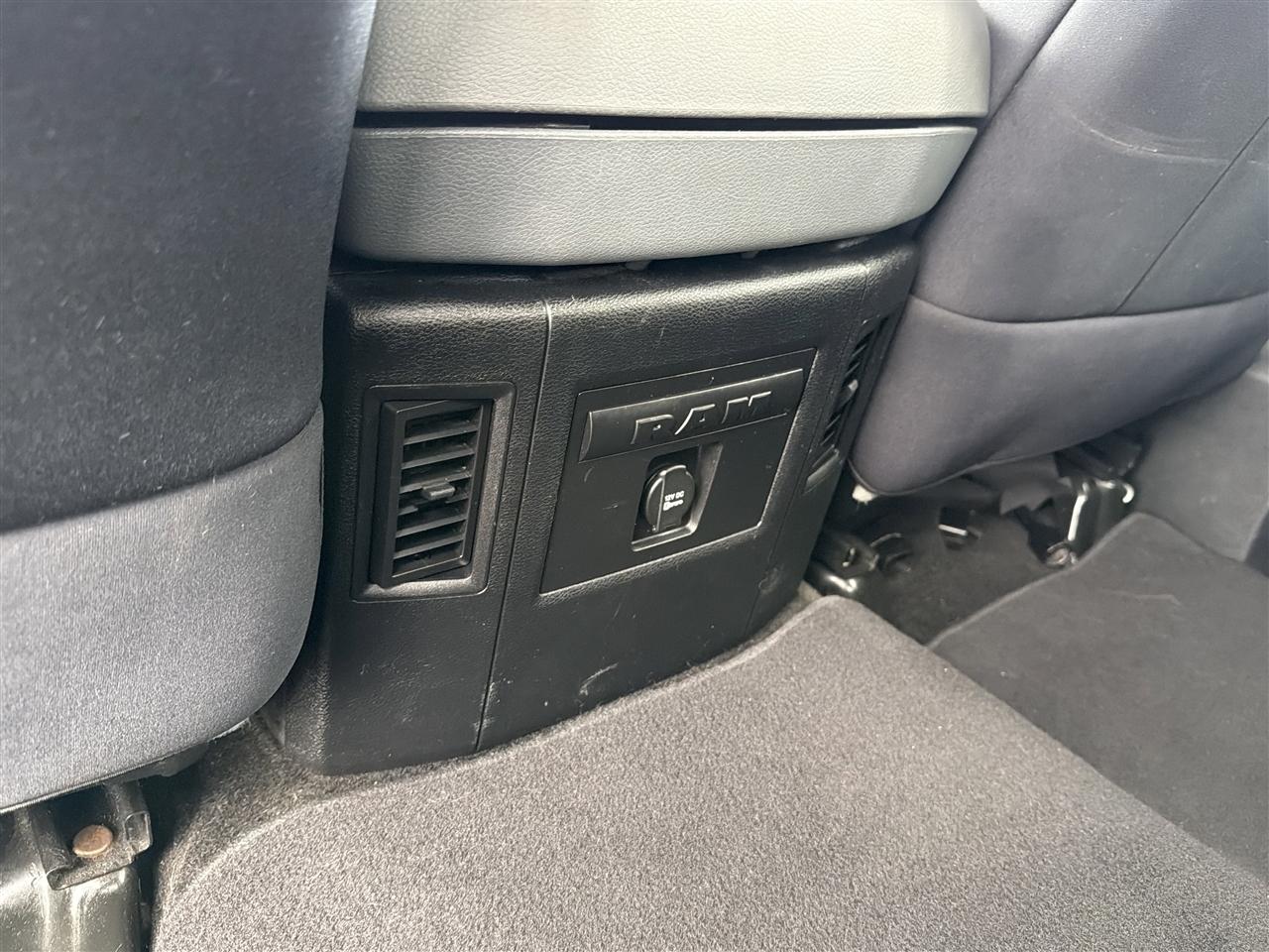 RAM 1500 SLT Crew Cab SWB 4WD 2015