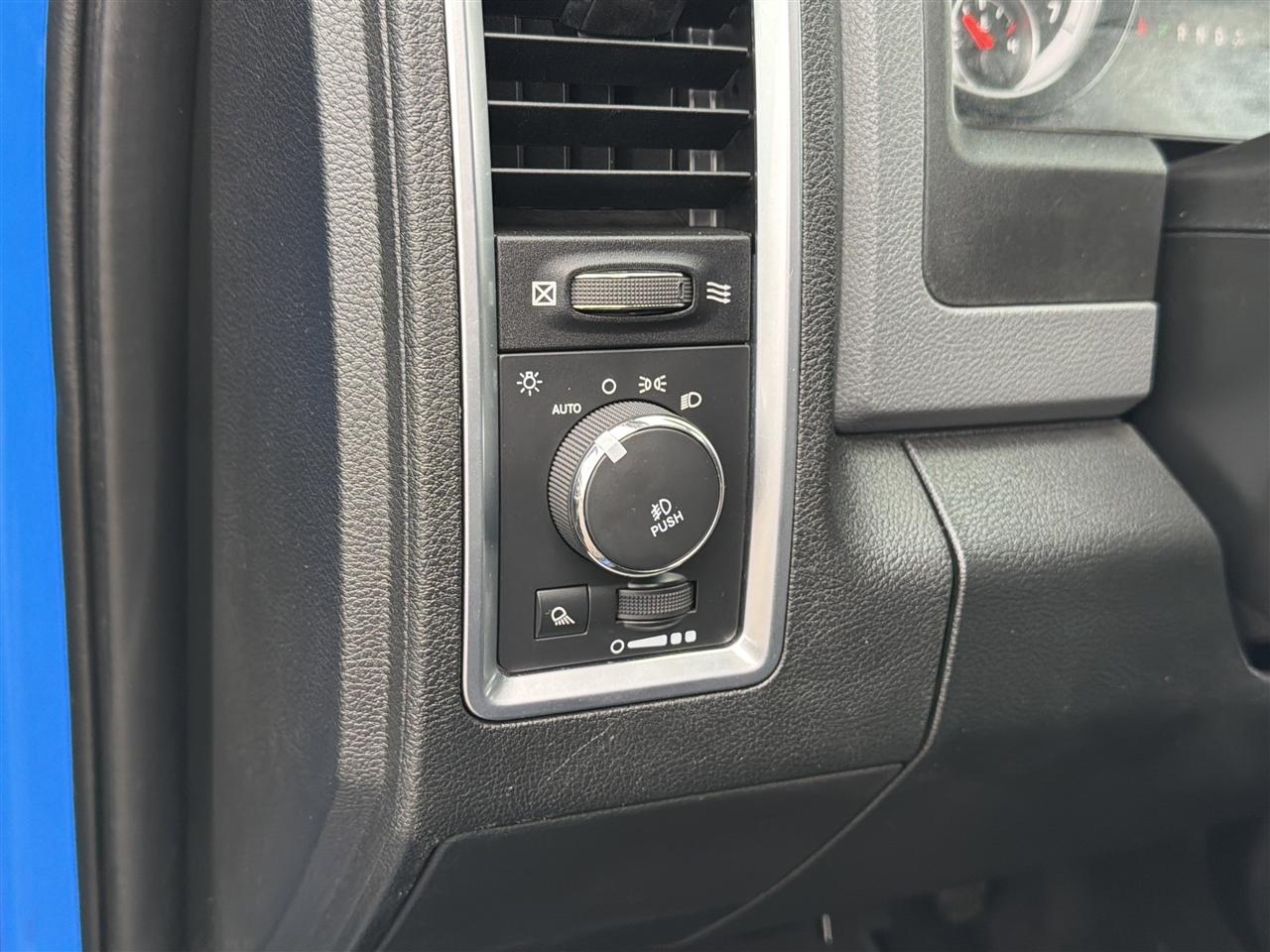 RAM 1500 SLT Crew Cab SWB 4WD 2015