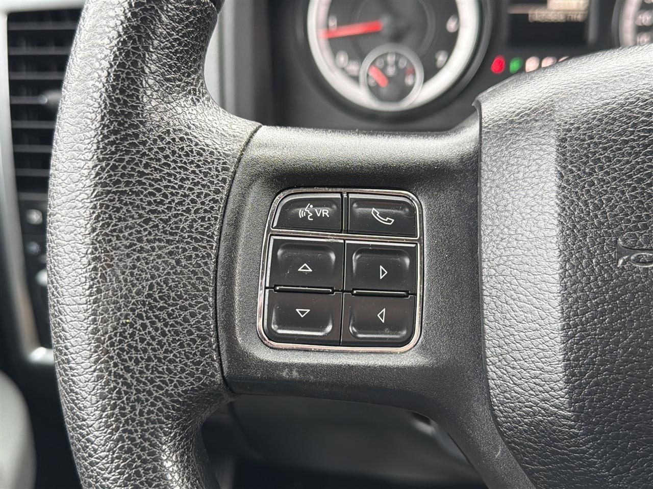 RAM 1500 SLT Crew Cab SWB 4WD 2015