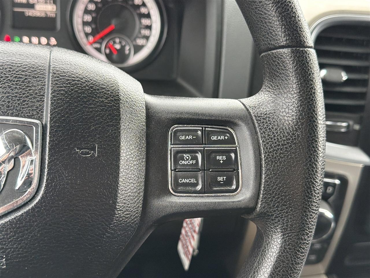 RAM 1500 SLT Crew Cab SWB 4WD 2015