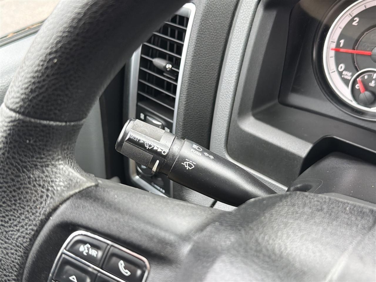 RAM 1500 SLT Crew Cab SWB 4WD 2015