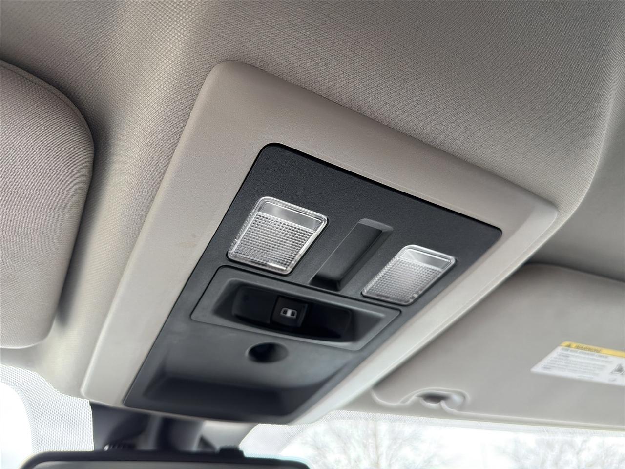 RAM 1500 SLT Crew Cab SWB 4WD 2015