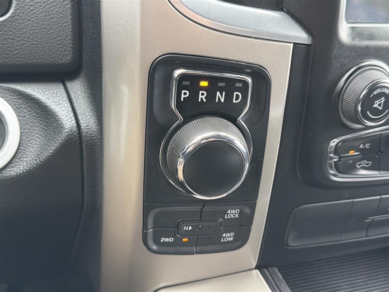 RAM 1500 SLT Crew Cab SWB 4WD 2015