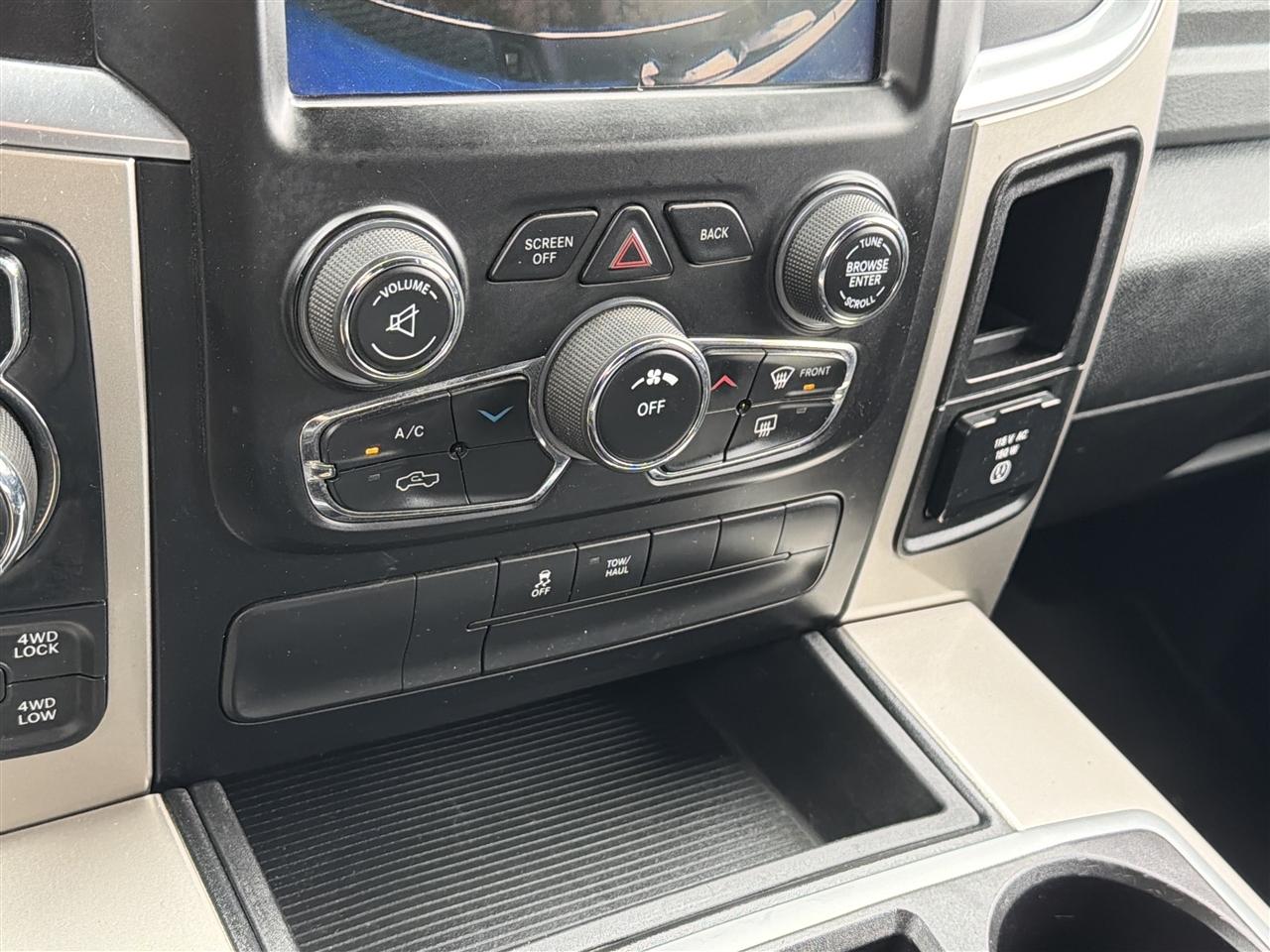 RAM 1500 SLT Crew Cab SWB 4WD 2015