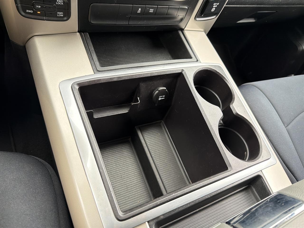 RAM 1500 SLT Crew Cab SWB 4WD 2015