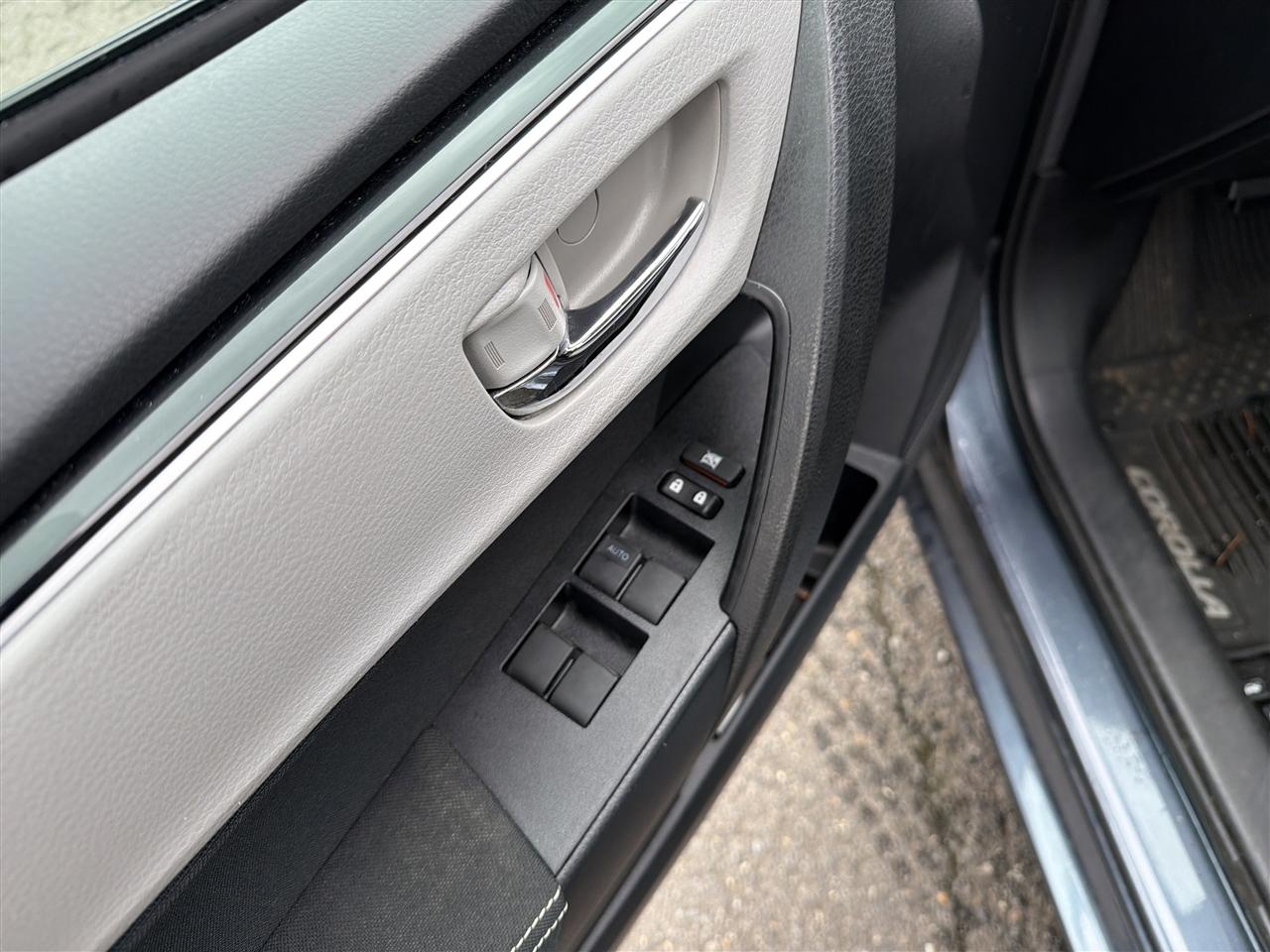 Toyota Corolla LE Eco CVT 2019