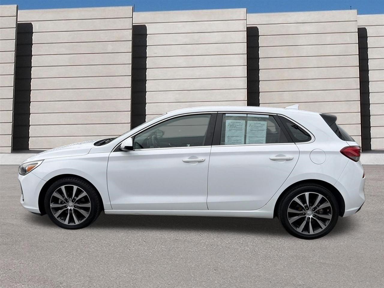 Hyundai Elantra GT Base 6A 2019
