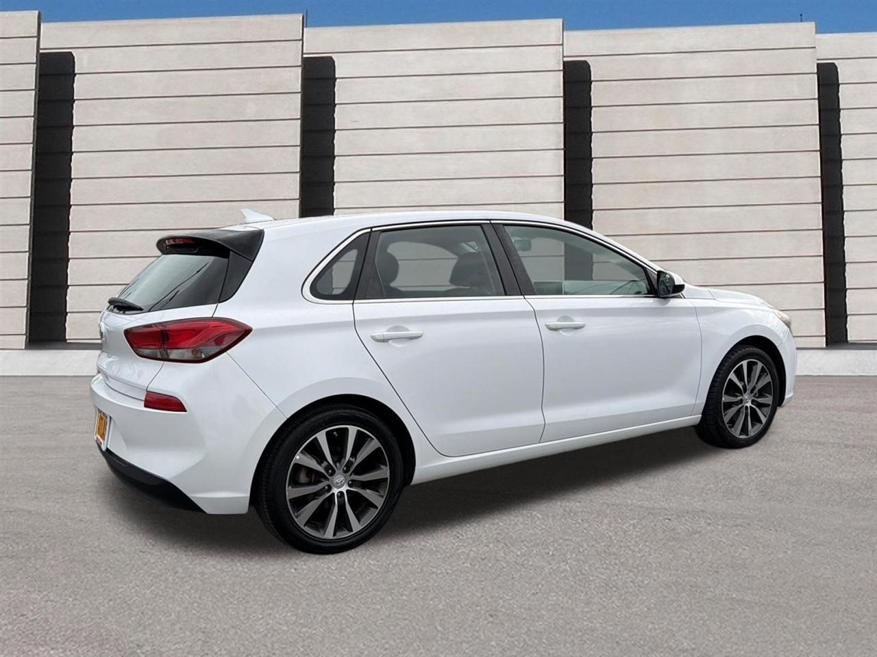 Hyundai Elantra GT Base 6A 2019