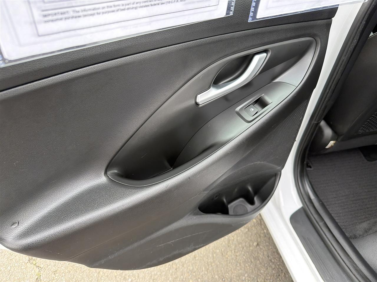 Hyundai Elantra GT Base 6A 2019