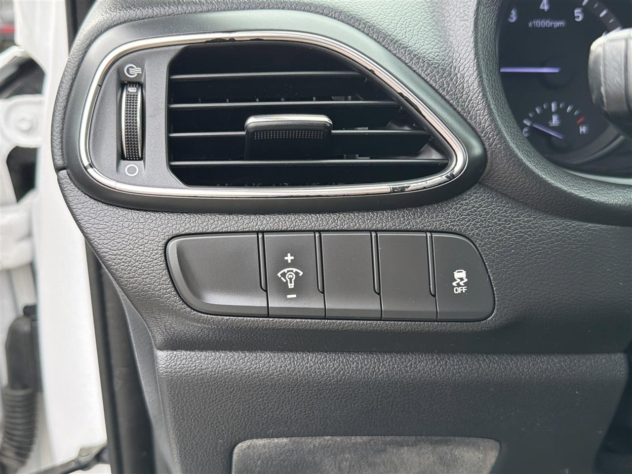 Hyundai Elantra GT Base 6A 2019