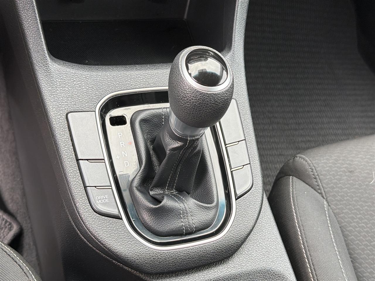 Hyundai Elantra GT Base 6A 2019