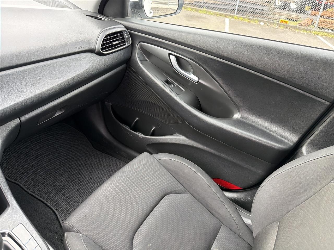 Hyundai Elantra GT Base 6A 2019