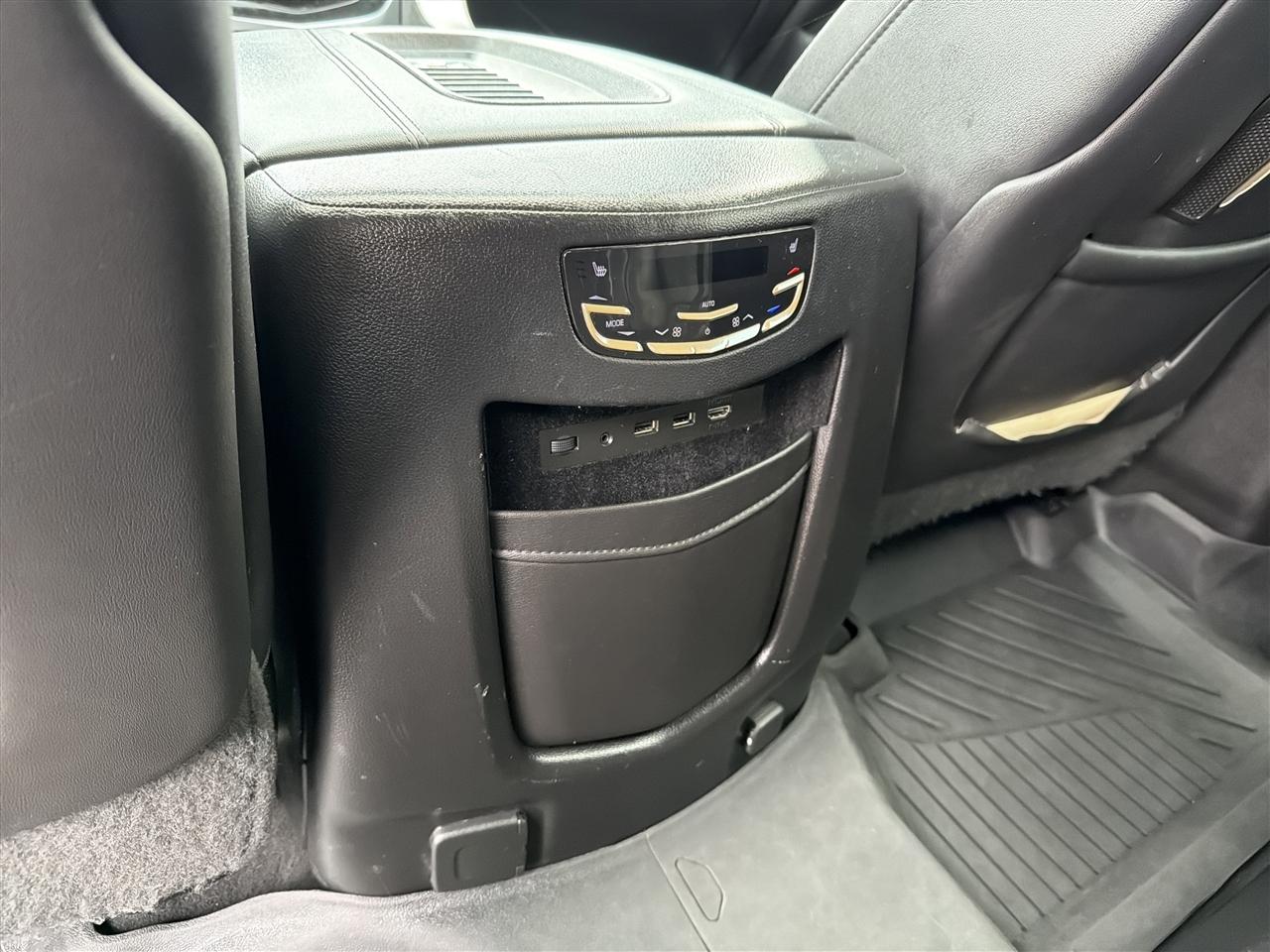 Cadillac Escalade ESV Premium 4WD 2018