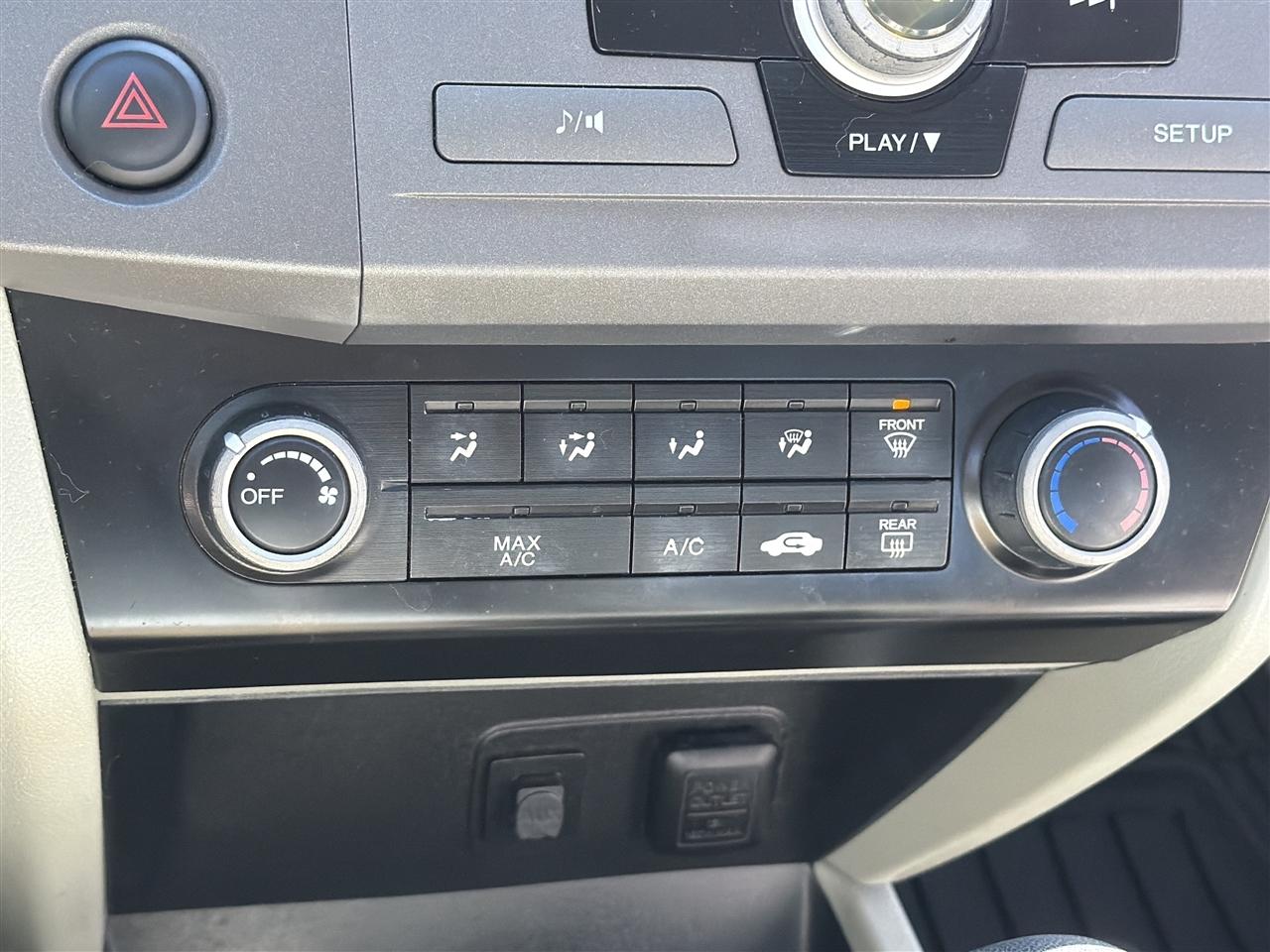 Honda Civic LX Sedan 5-Speed AT 2012