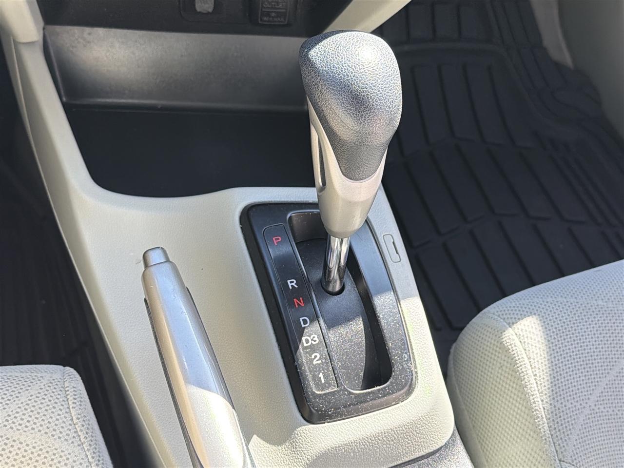 Honda Civic LX Sedan 5-Speed AT 2012